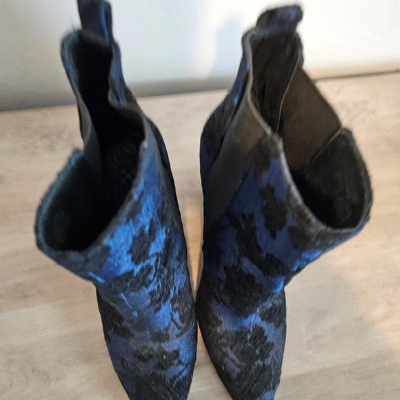Vince Camuto Britsy Ankle Boots Blue Floral Pointed Toe Boots Size 10 Pull On - Picture 5 of 9